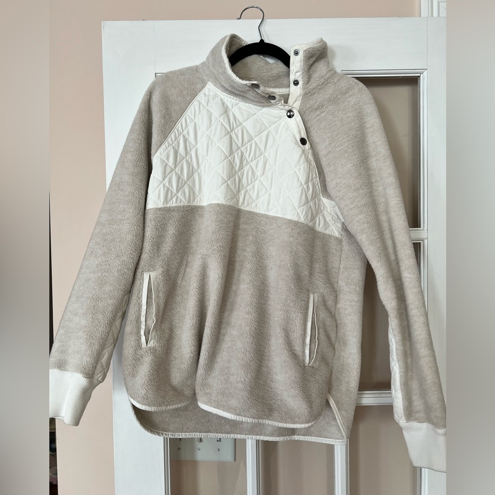Abercrombie and Fitch asymmetrical snap up fleece cream size large